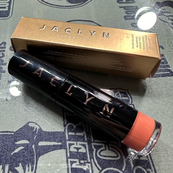 Jaclyn Cosmetics Plush Brush Blurring Cheek Tint: Shade Plush Peach 🌷🍑 - Picture 6 of 10
